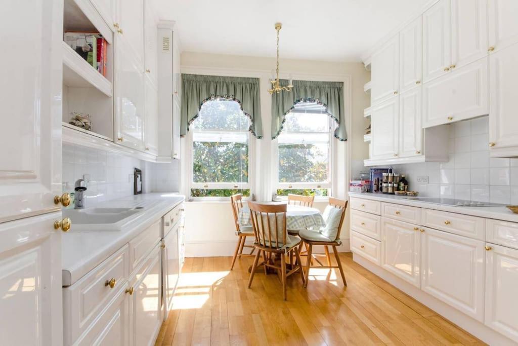 Large 3 Bed Flat In Central Wimbledon Londen Buitenkant foto